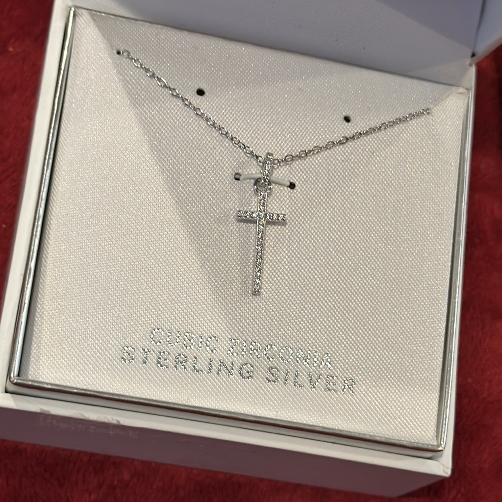 Brand New Primrose Cross Necklace 20$
